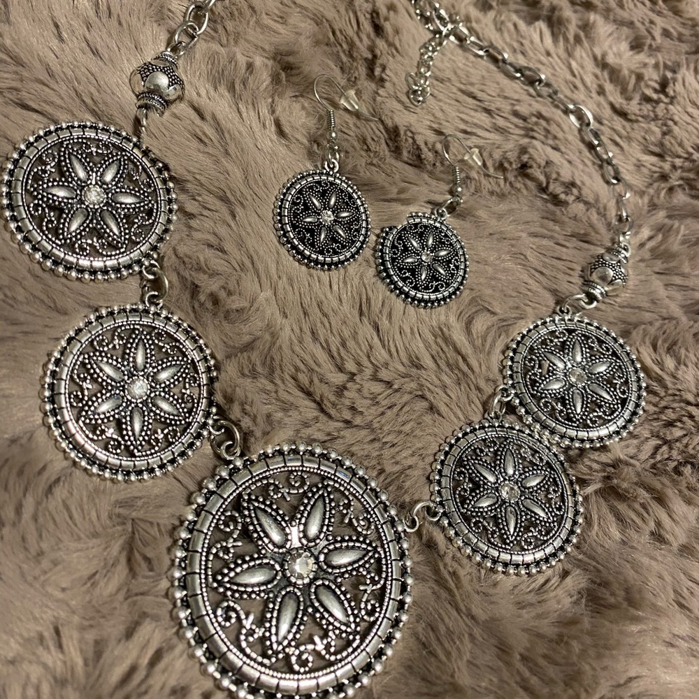 Earrings and necklace set